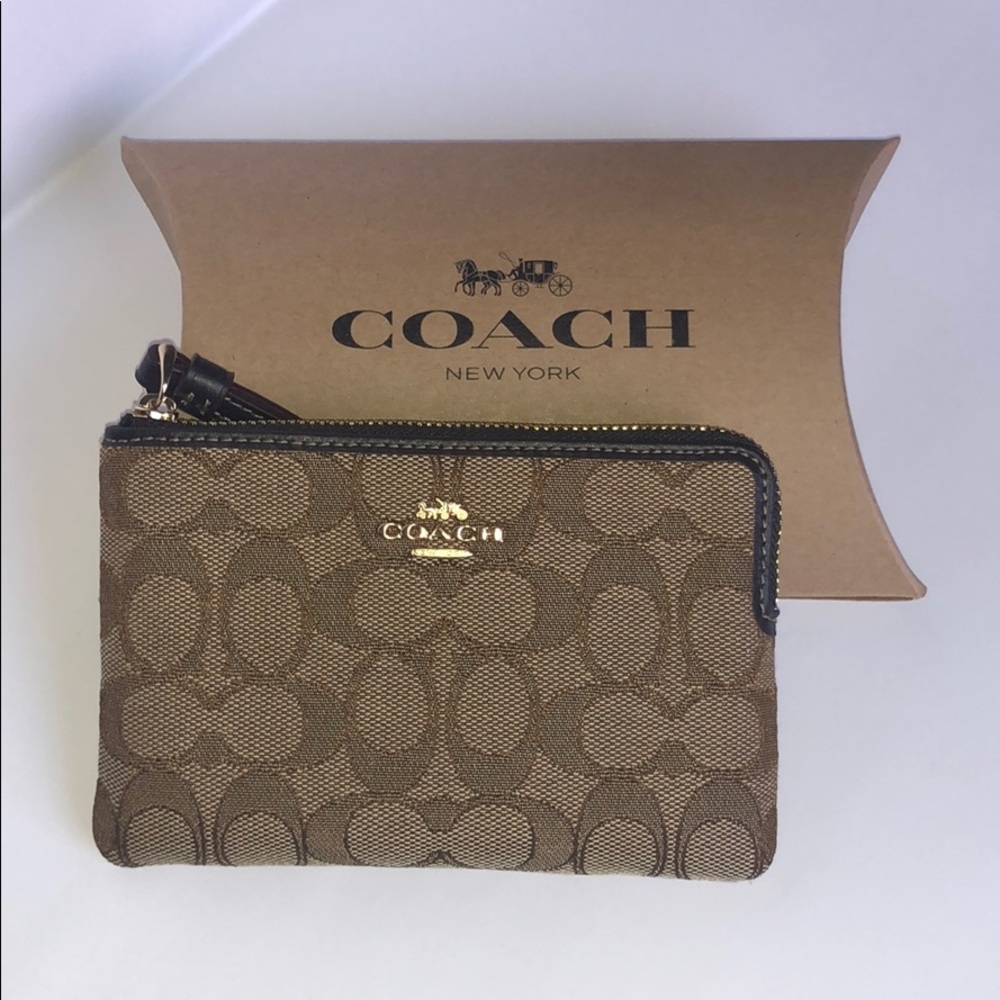 NWT Coach Zip Wristlet